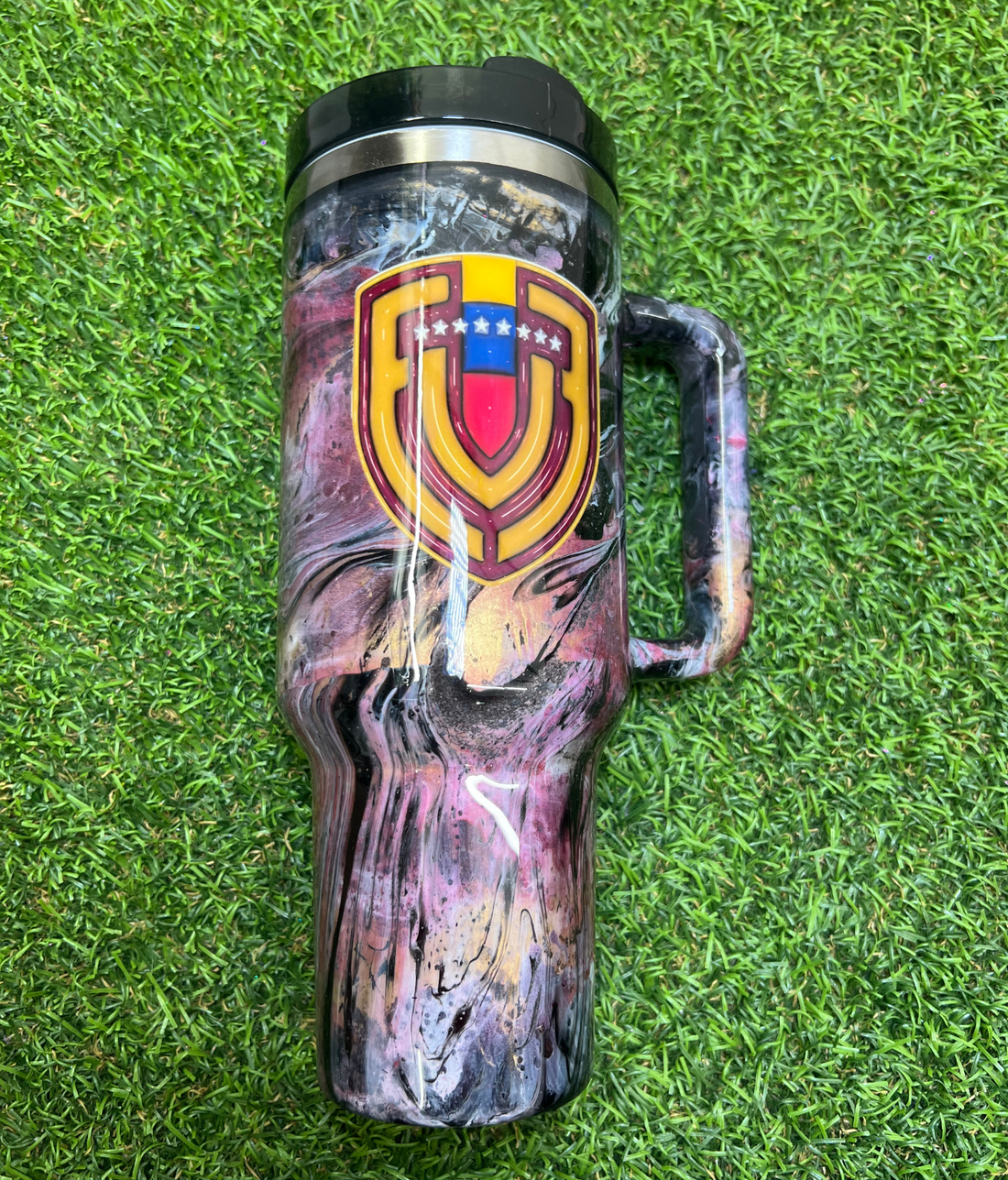 VASO DE 40 OZ PERSONALIZADO CON TÉCNICA DE HIDRO DIPPING